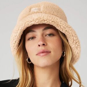 ALO Foxy Sherpa Bucket Hat